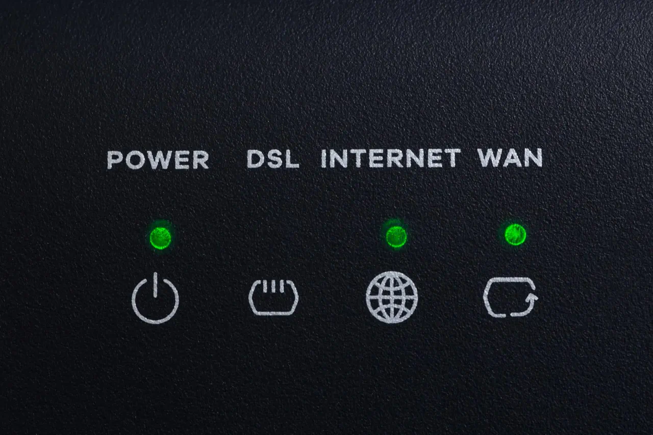 معنی چراغ‌های مودم چیست؟ راهنمای چراغ اینترنت و Wi-Fi و LAN و WPS