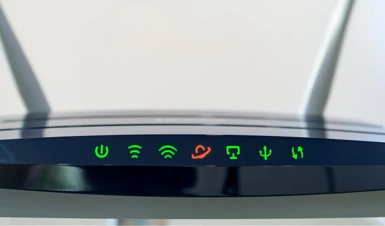 معنی چراغ‌های مودم چیست؟ راهنمای چراغ اینترنت و Wi-Fi و LAN و WPS