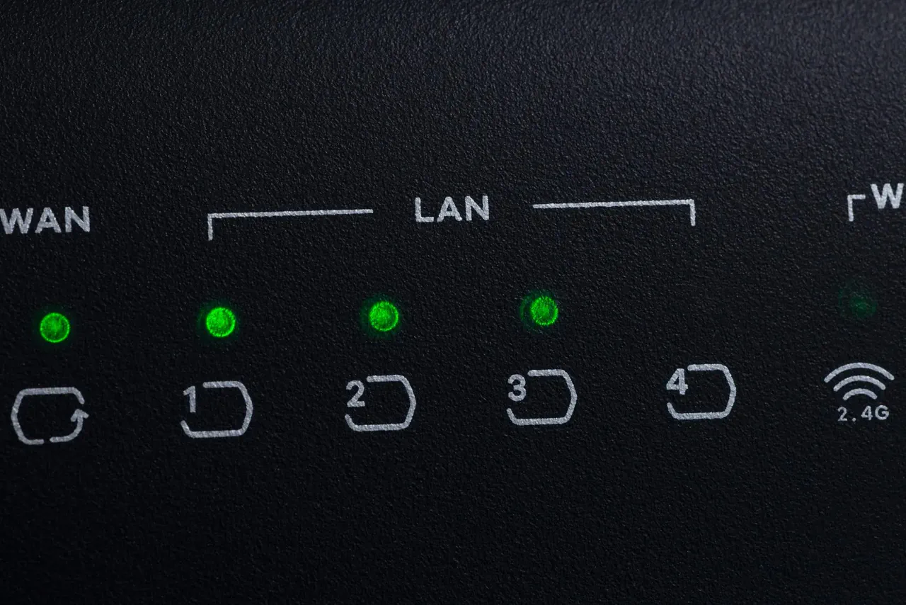 معنی چراغ‌های مودم چیست؟ راهنمای چراغ اینترنت و Wi-Fi و LAN و WPS